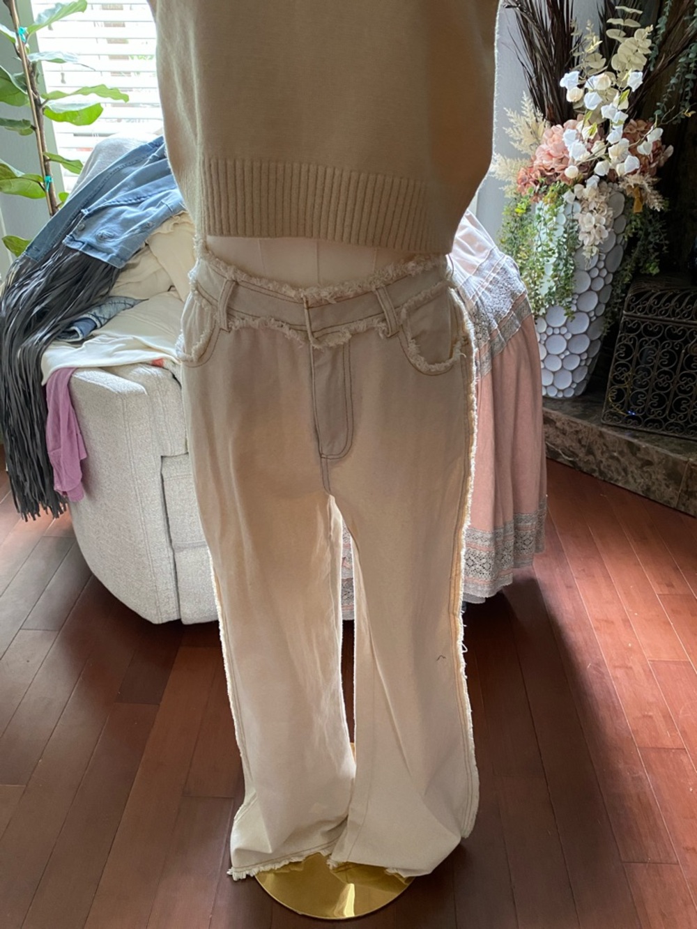 Eesome Cream Raw-Edge Wide Leg Jeans